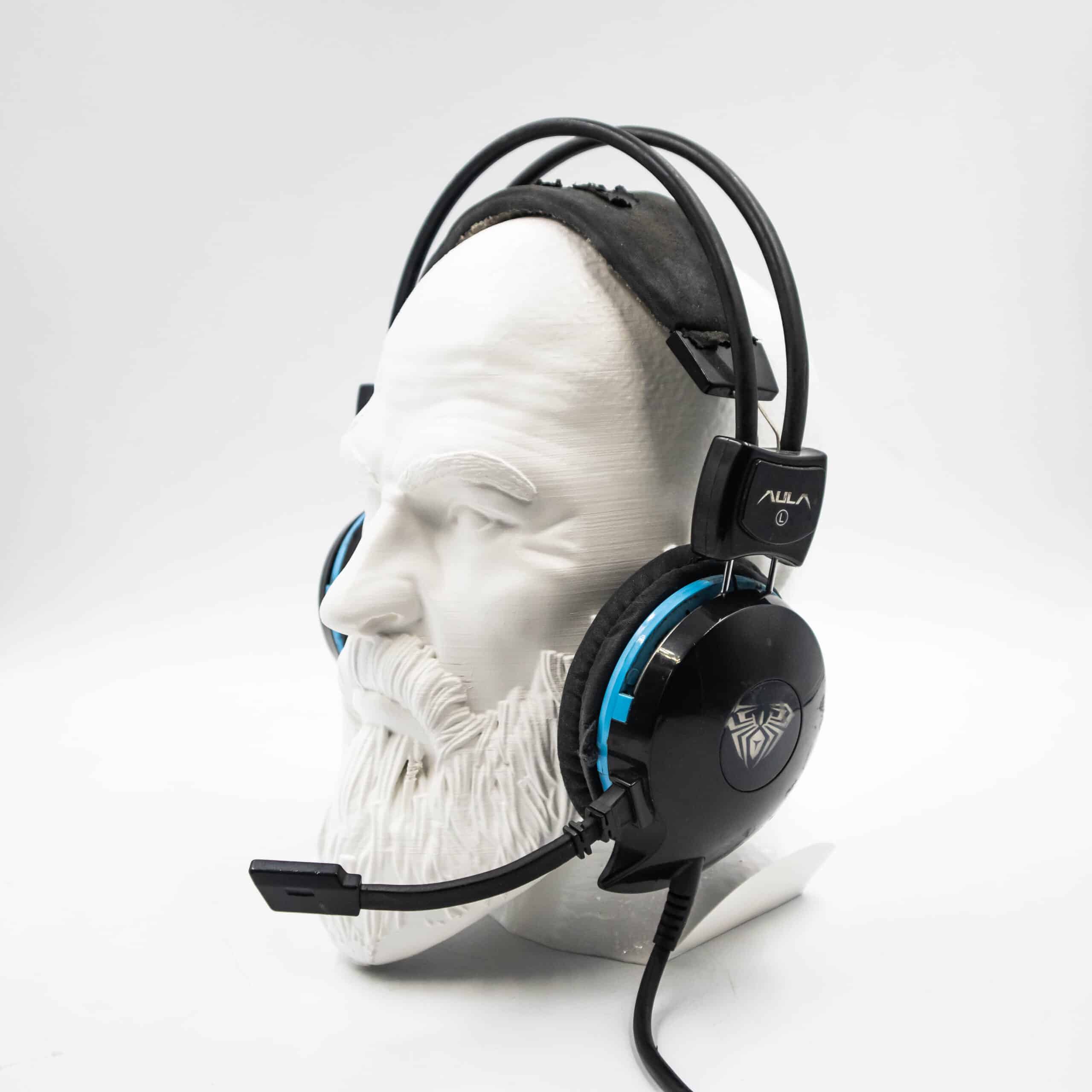 Kratos headphone stand 8 scaled
