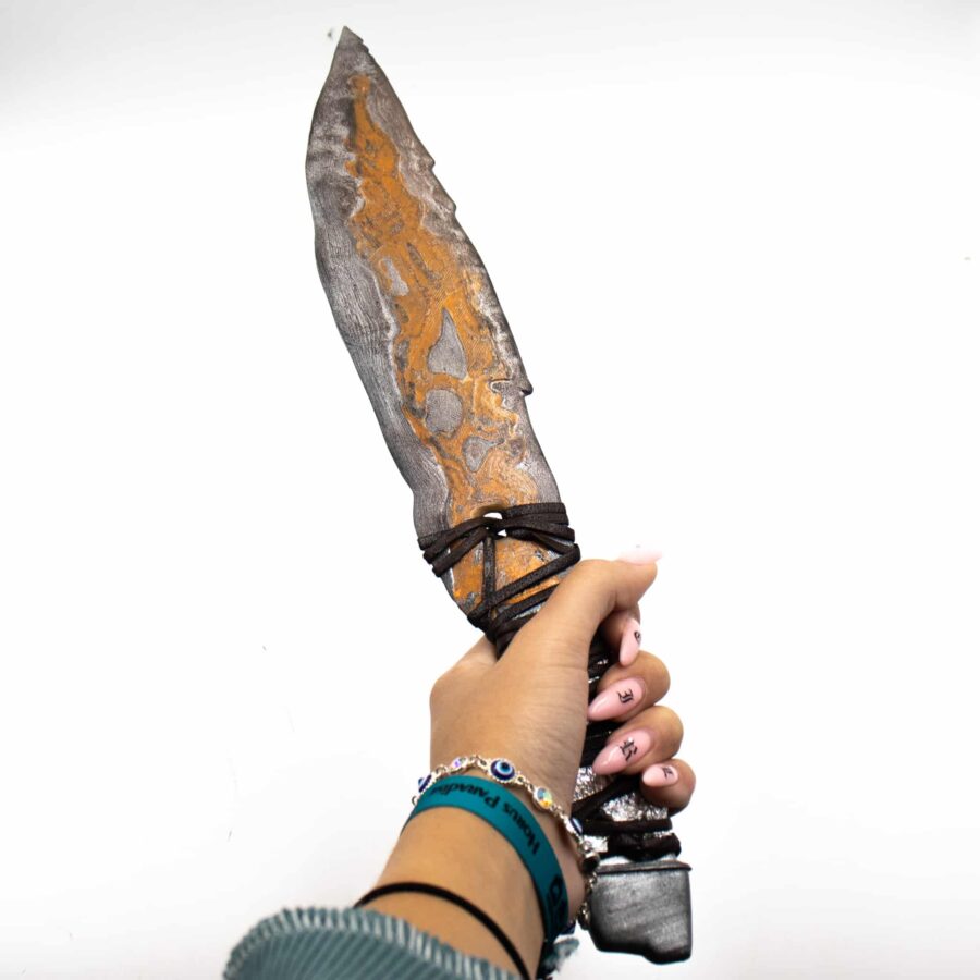 Lara Croft Knife3