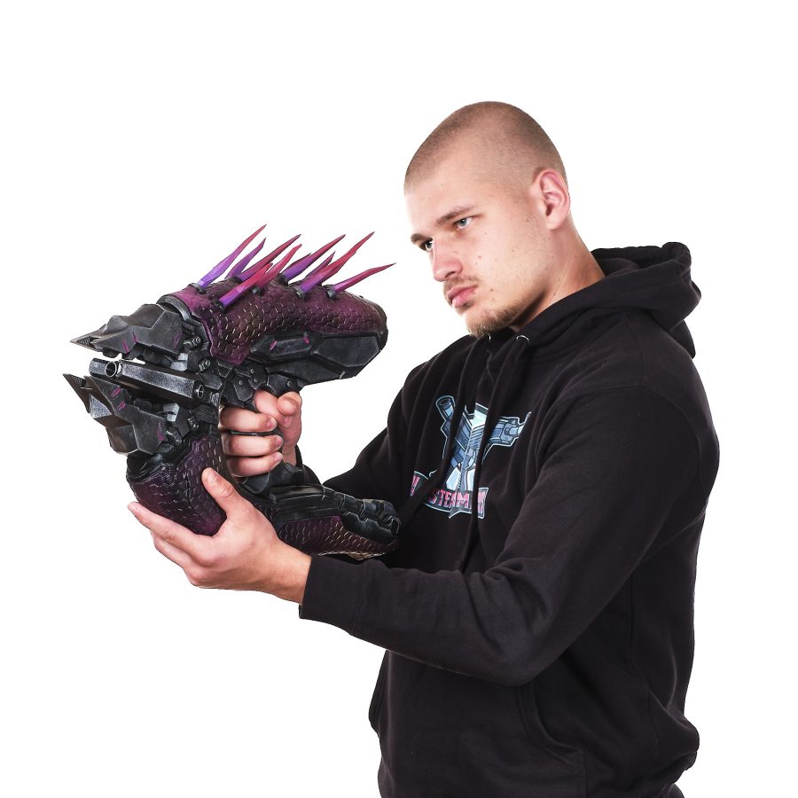 Needler replica prop from Halo by Blasters4Masters