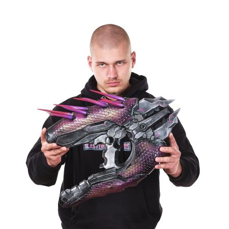 Needler replica prop from Halo by Blasters4Masters