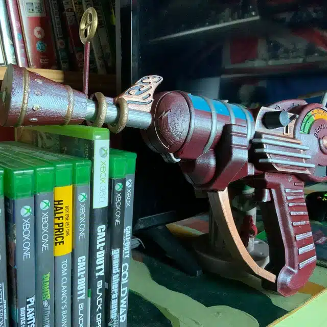 Blasters4Masters review - Ray Gun prop