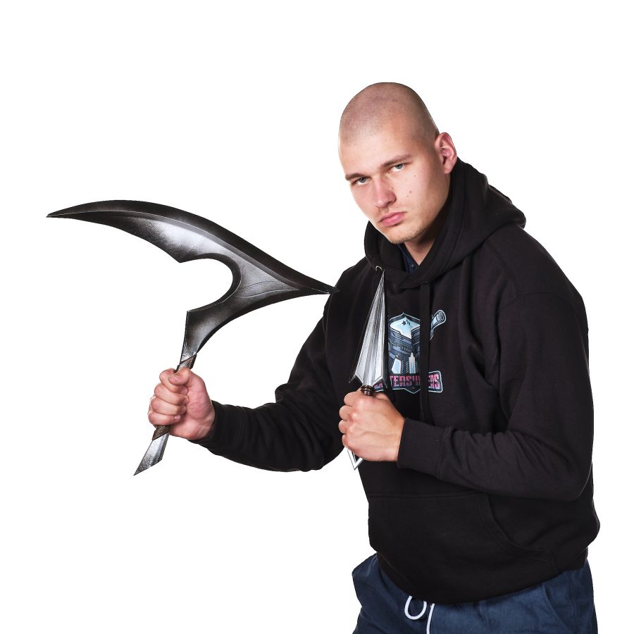 Akali Kama & Kunai replica prop from League of Legends by Blasters4Masters