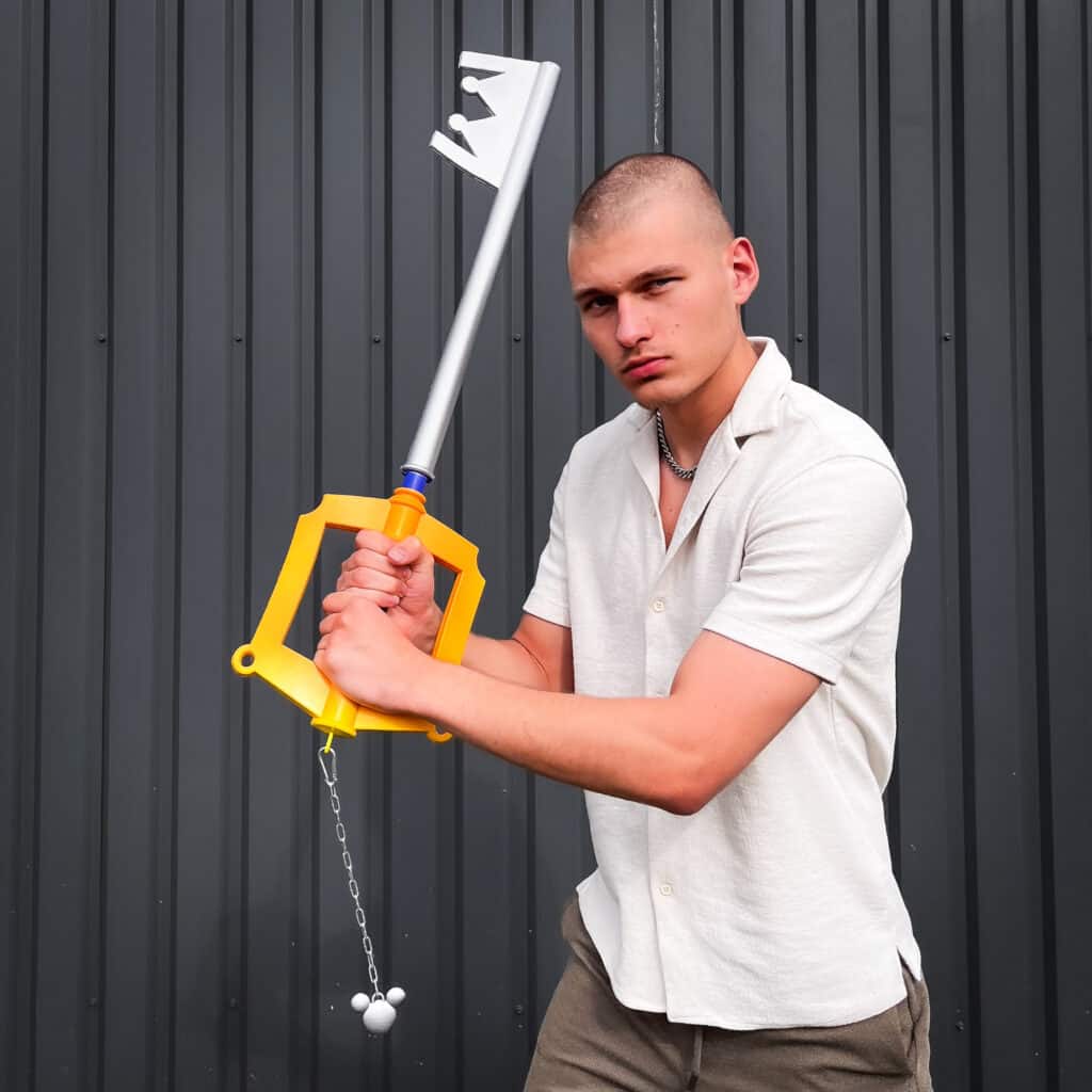 thumbnail image 2 of Kingdom Hearts Oblivion Keyblade Cosplay Prop – Black Foam Replica (UK Seller) 2 of 4