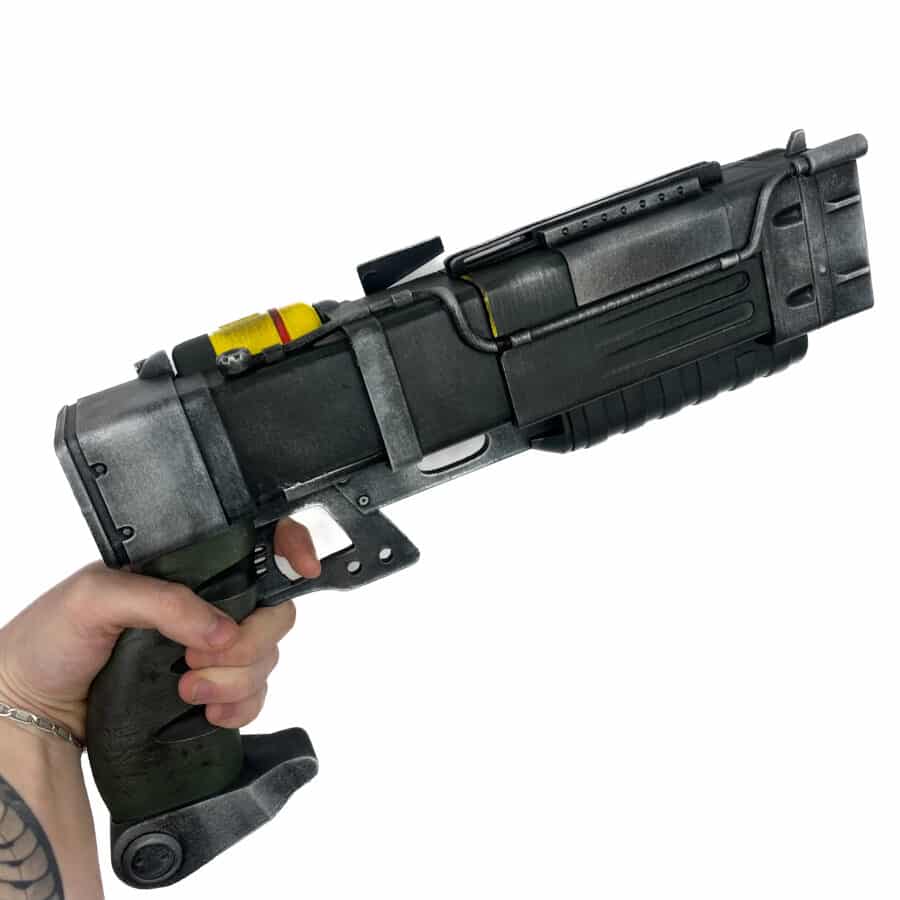 Fallout laser pistol prop replica by blasters4masters (1)