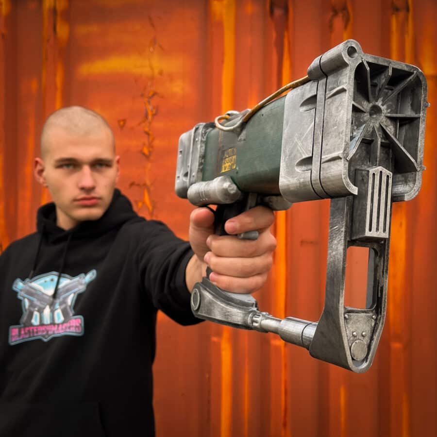 Laser pistol (Fallout 3) prop replica by Blasters4Masters