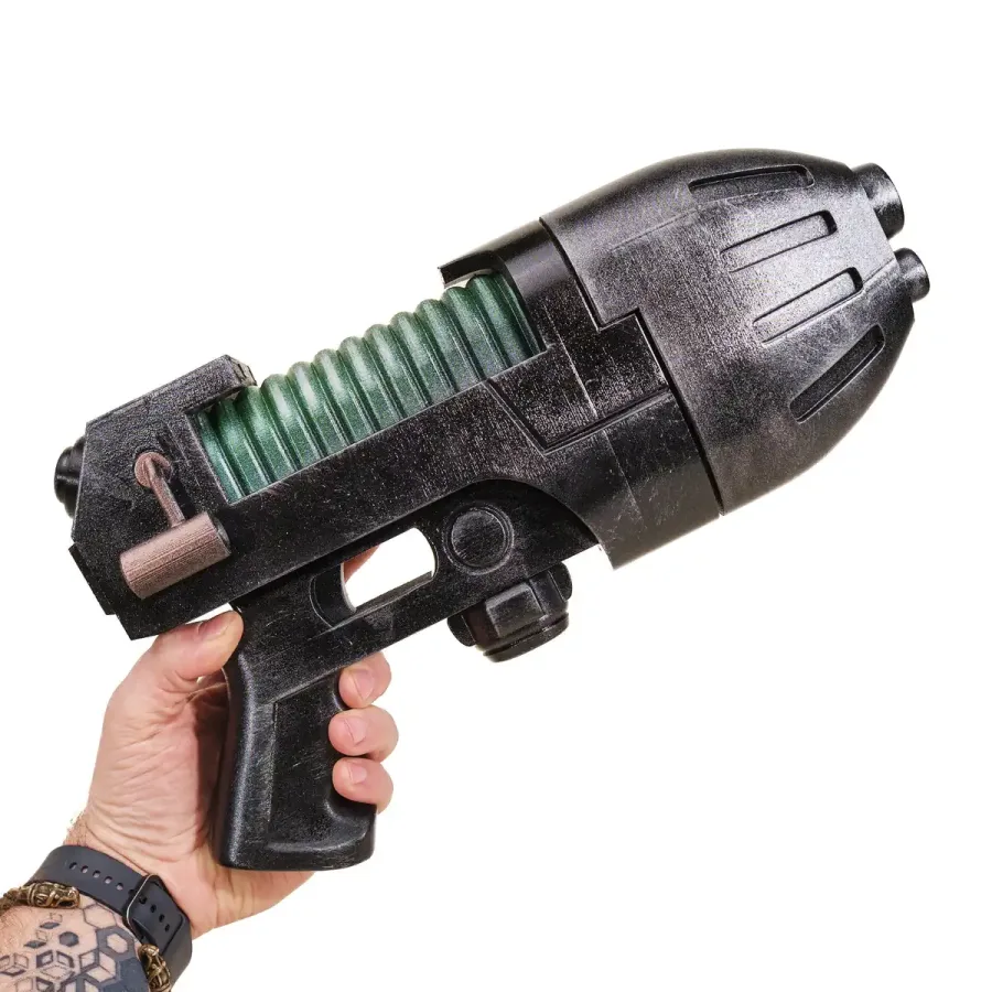 Plasma Pistol Replica Prop From Warhammer 40K By Blasters4Masters 2