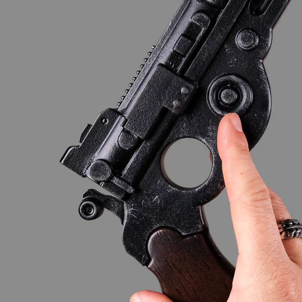 The Mandalorian’s IB-94 blaster pistol PREMIU EDITION replica prop from Star Wars by Blasters4Masters_5 The Mandalorians IB 94 Blaster Pistol PREMIU EDITION Replica Prop From Star Wars By Blasters4Masters 5