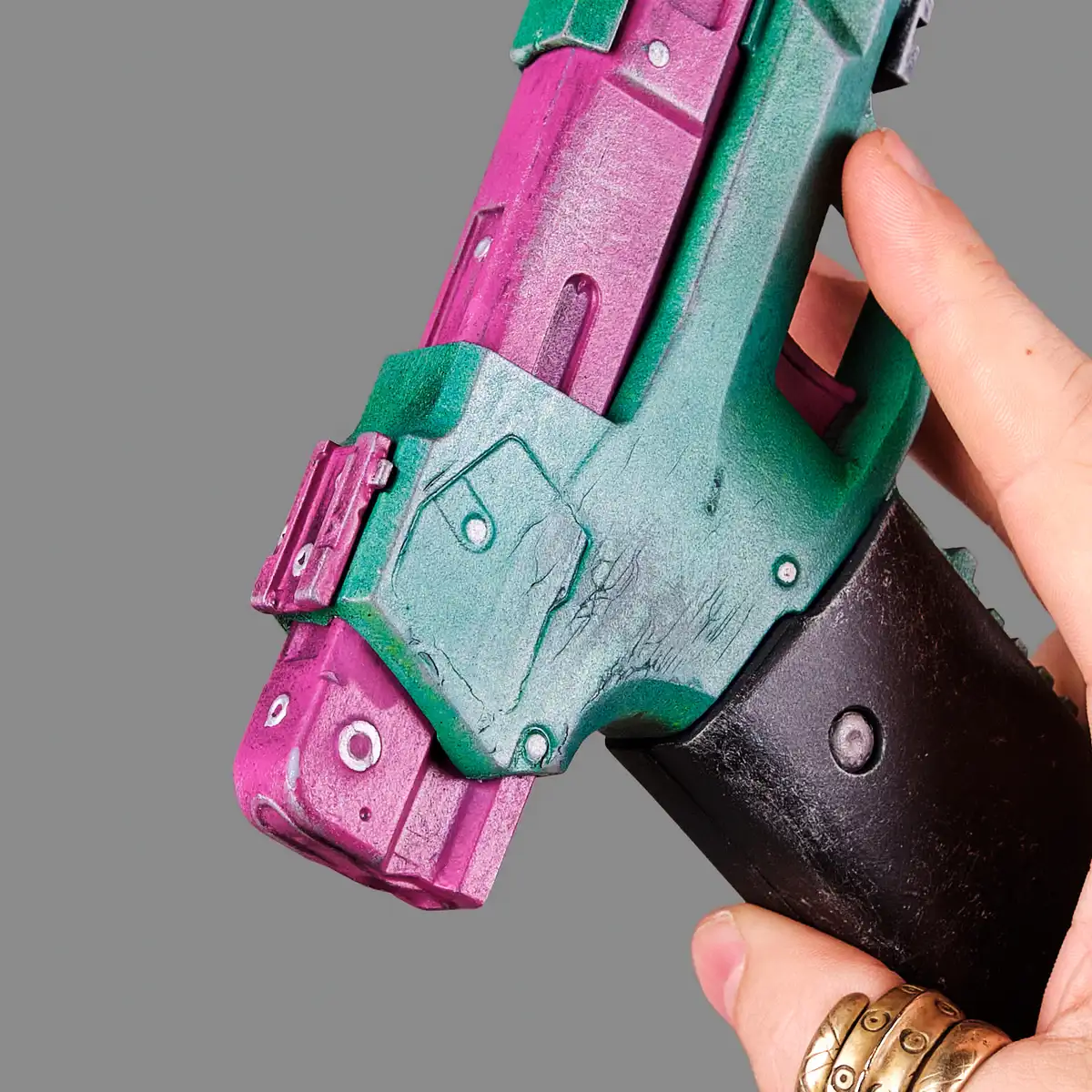 Rebecca`s Pistol – Green & Pink PREMIUM EDITION replica prop from Cyberpunk 2077 by Blasters4Masters_4 Rebeccas Pistol Green Pink PREMIUM EDITION Replica Prop From Cyberpunk 2077 By Blasters4Masters 4