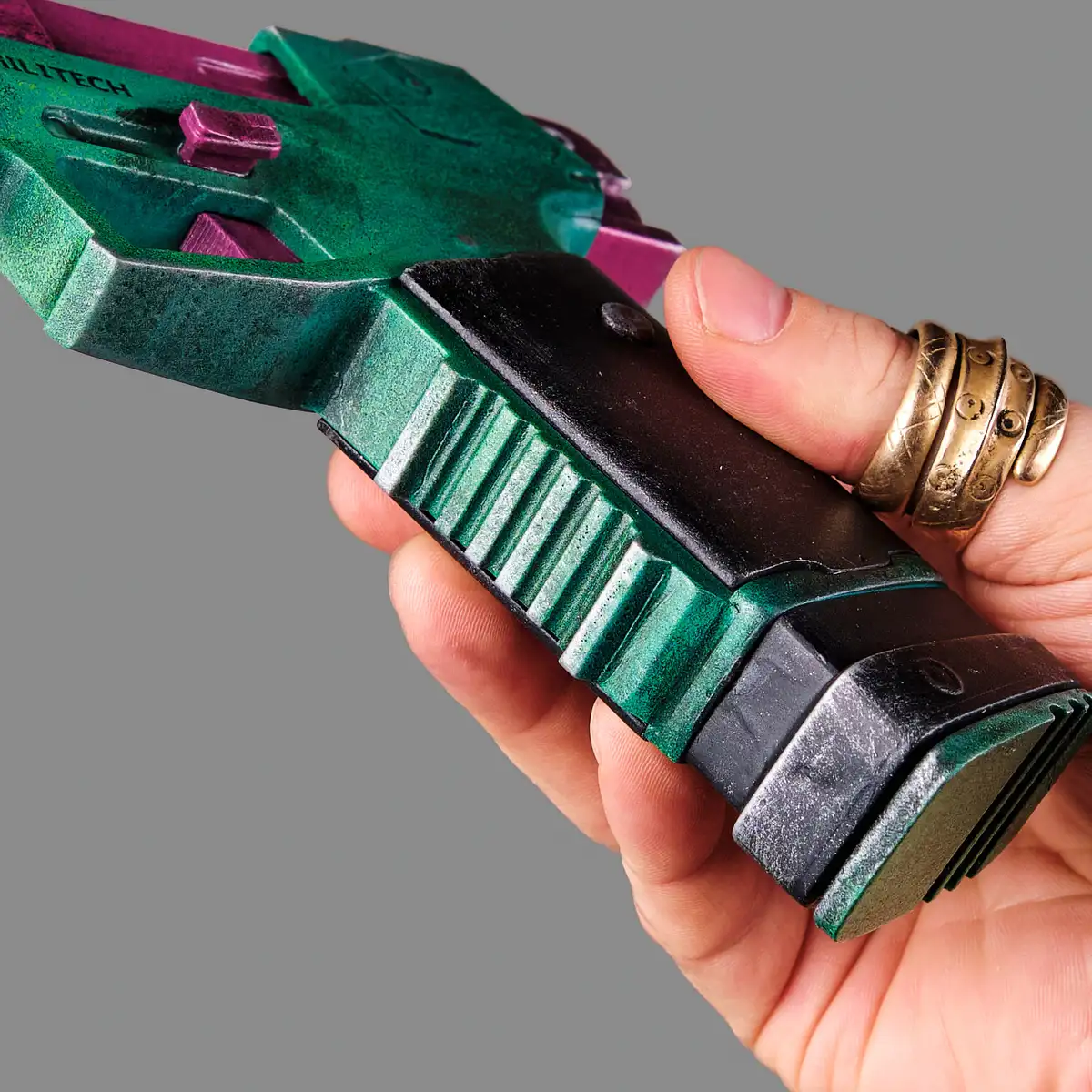 Rebecca`s Pistol – Green & Pink PREMIUM EDITION replica prop from Cyberpunk 2077 by Blasters4Masters_5 Rebeccas Pistol Green Pink PREMIUM EDITION Replica Prop From Cyberpunk 2077 By Blasters4Masters 5