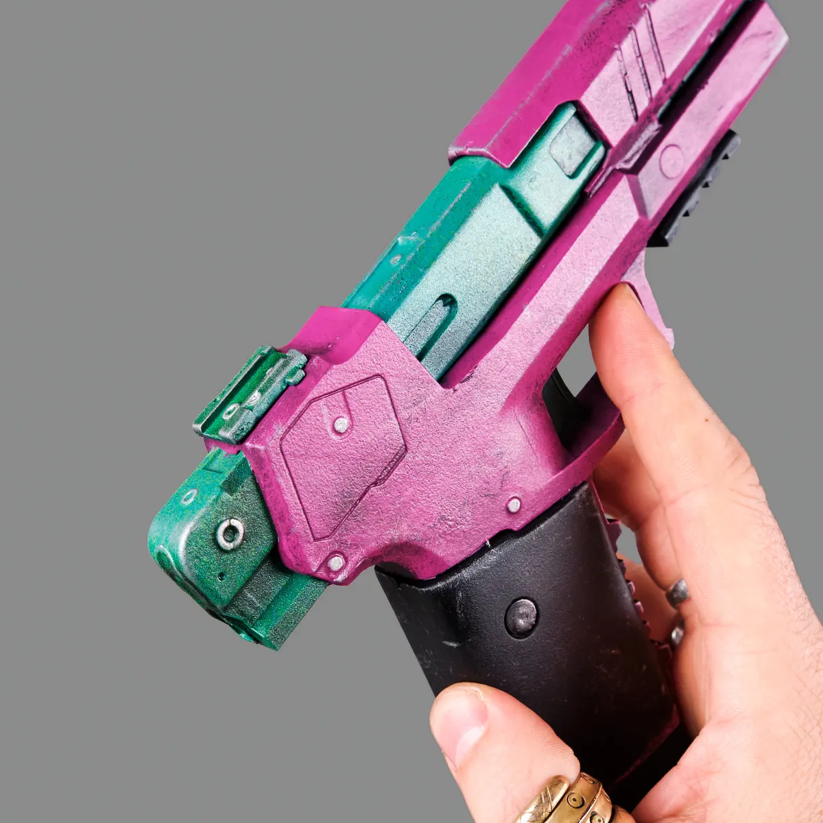 Rebecca`s Pistol – Pink & Green PREMIUM EDITION replica prop from Cyberpunk 2077 by Blasters4Masters_4 Rebeccas Pistol Pink Green PREMIUM EDITION Replica Prop From Cyberpunk 2077 By Blasters4Masters 4