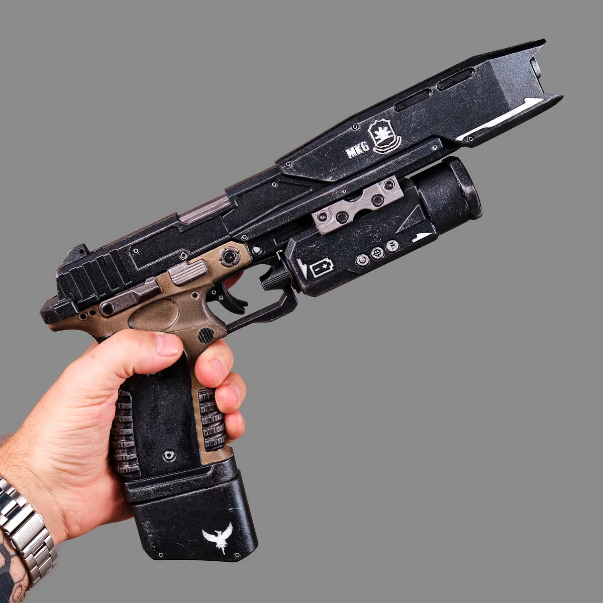 Smart Pistol MK6 Premium Edition replica prop from Titanfall 2 by Blasters4Masters_1 Smart Pistol MK6 Premium Edition Replica Prop From Titanfall 2 By Blasters4Masters 1